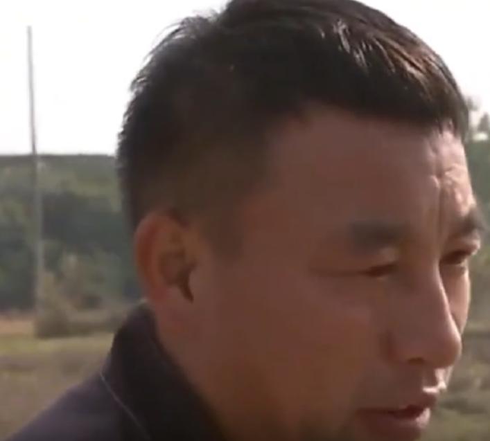 云南腾冲，男子背着妻子，十几年来一直和初恋情人开房，更离谱的是这个女人竟然比他还