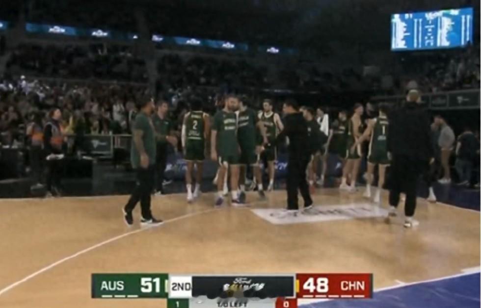 #中国男篮vs澳大利亚男篮# 北京时间7月2日，中国男篮在墨尔本与澳大利亚男篮进