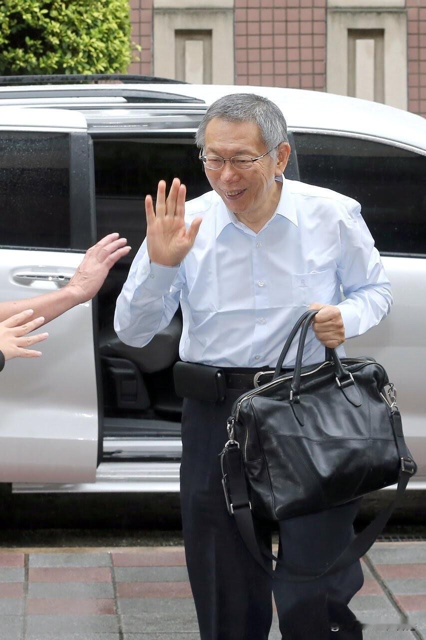 柯文哲绝望了，去不成儿子毕典了！法官驳回柯文哲解除境管案：我与日本无引渡机制。