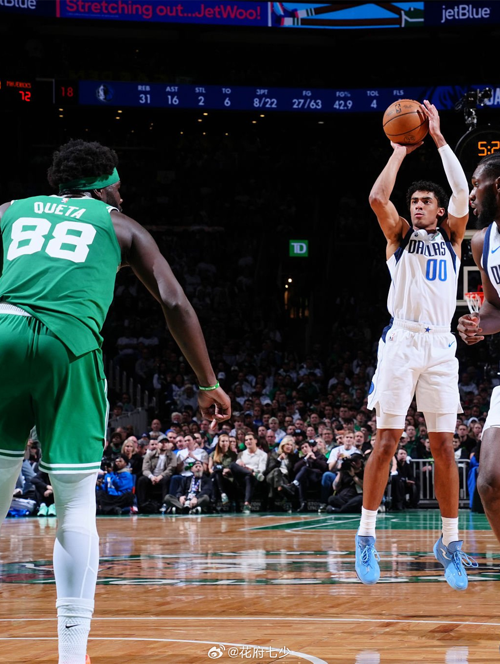 虽然投篮命中率（39.4%）生涯首次跌破四成，罚球命中率（75%）也创生涯新低，