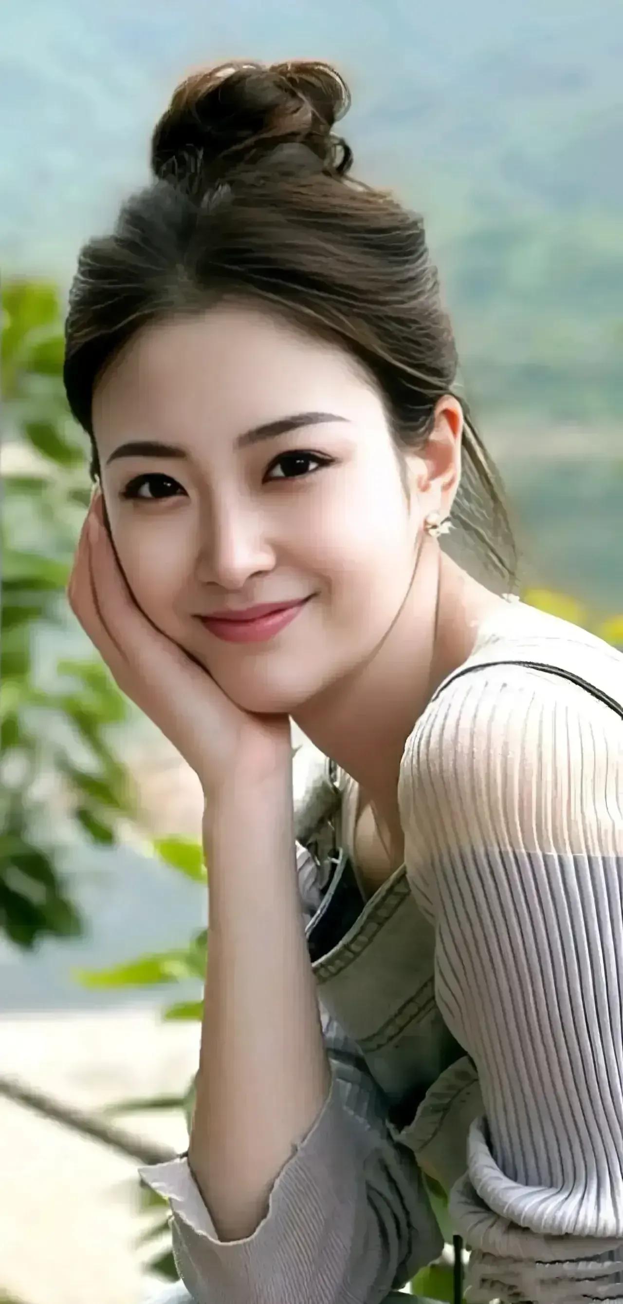 谋笑镜中求
莫让泪花流
心境常坦当
春风荡肺腑