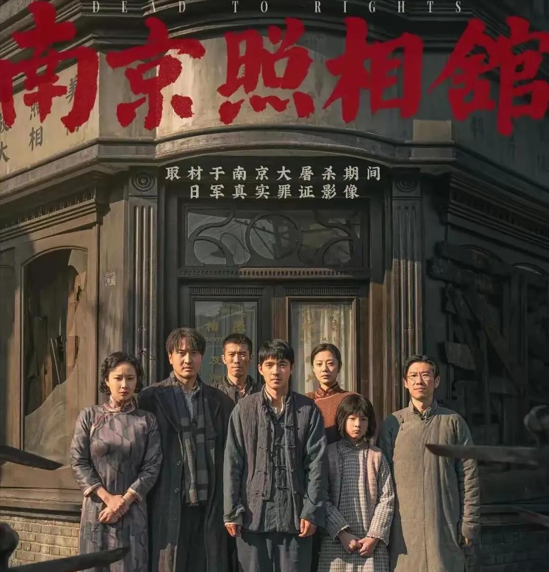 我昨天下午走进电影院，准备看陈佩斯自导自演的电影《戏台》，谁知许多人都在等候着看