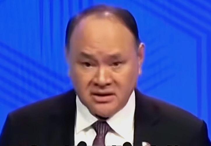 那个才讥讽完中国援助是阴谋算计的菲防长，转头就夸日本是世界模范公民。
可他似乎忘