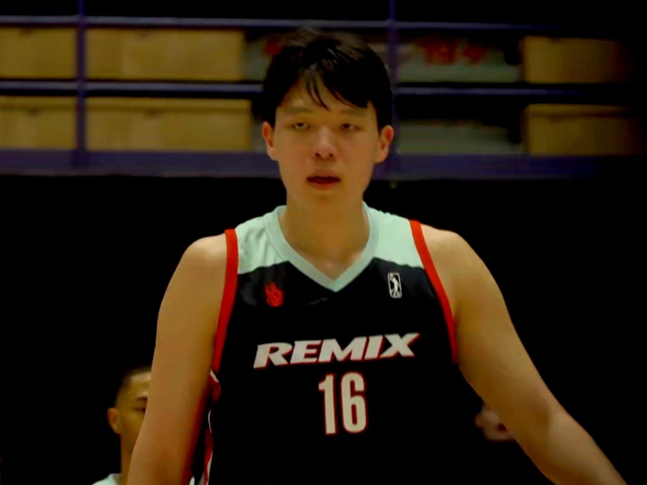 杨瀚森G联赛砍11分12板，他需要在二队调整状态

春节最后一天假期，可能很多人