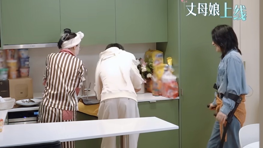 尚雯婕看毕雯珺越看越喜欢救命啊尚雯婕已经代入到陷进去了，看到赵昭仪毕雯珺在收拾厨