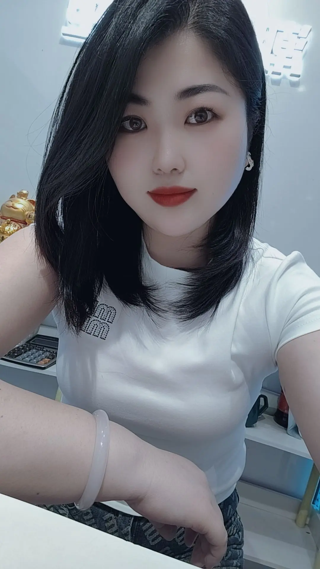 美颜一开，人间皆美女。
