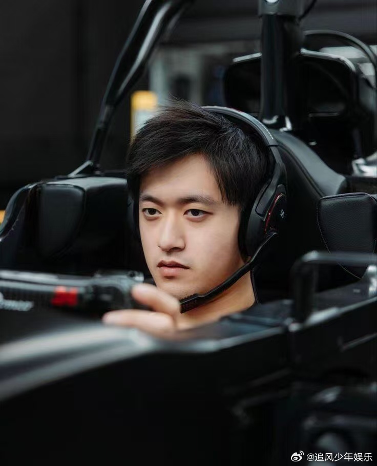 上海为周冠宇把中国骄傲写在夜空 上海真的太宠周冠宇了，用一场盛大的无人机秀为他应