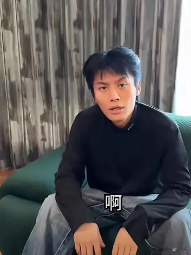 真不知道小杨哥的粉丝都是什么人，一点社会经验都没有吗？看到这货的第一眼就恶心的不