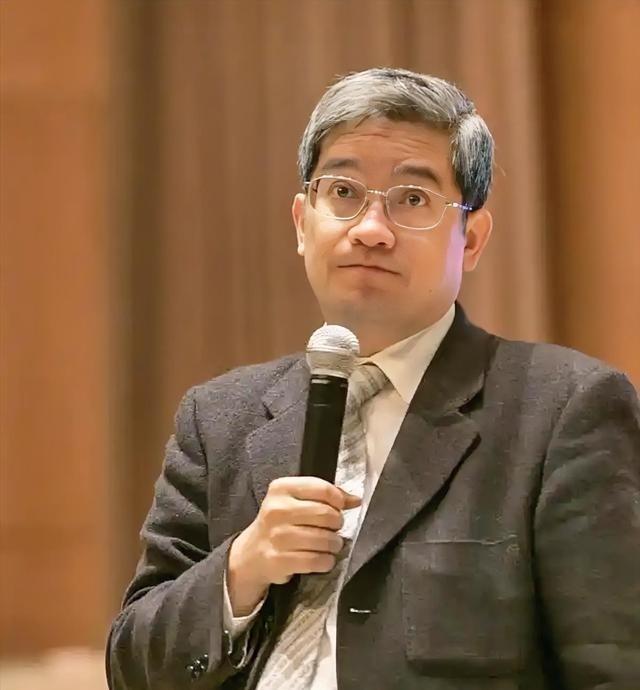 一位社会学家说:：“现在最严重的问题，已经不是00后不结婚， 90后不生娃，而是
