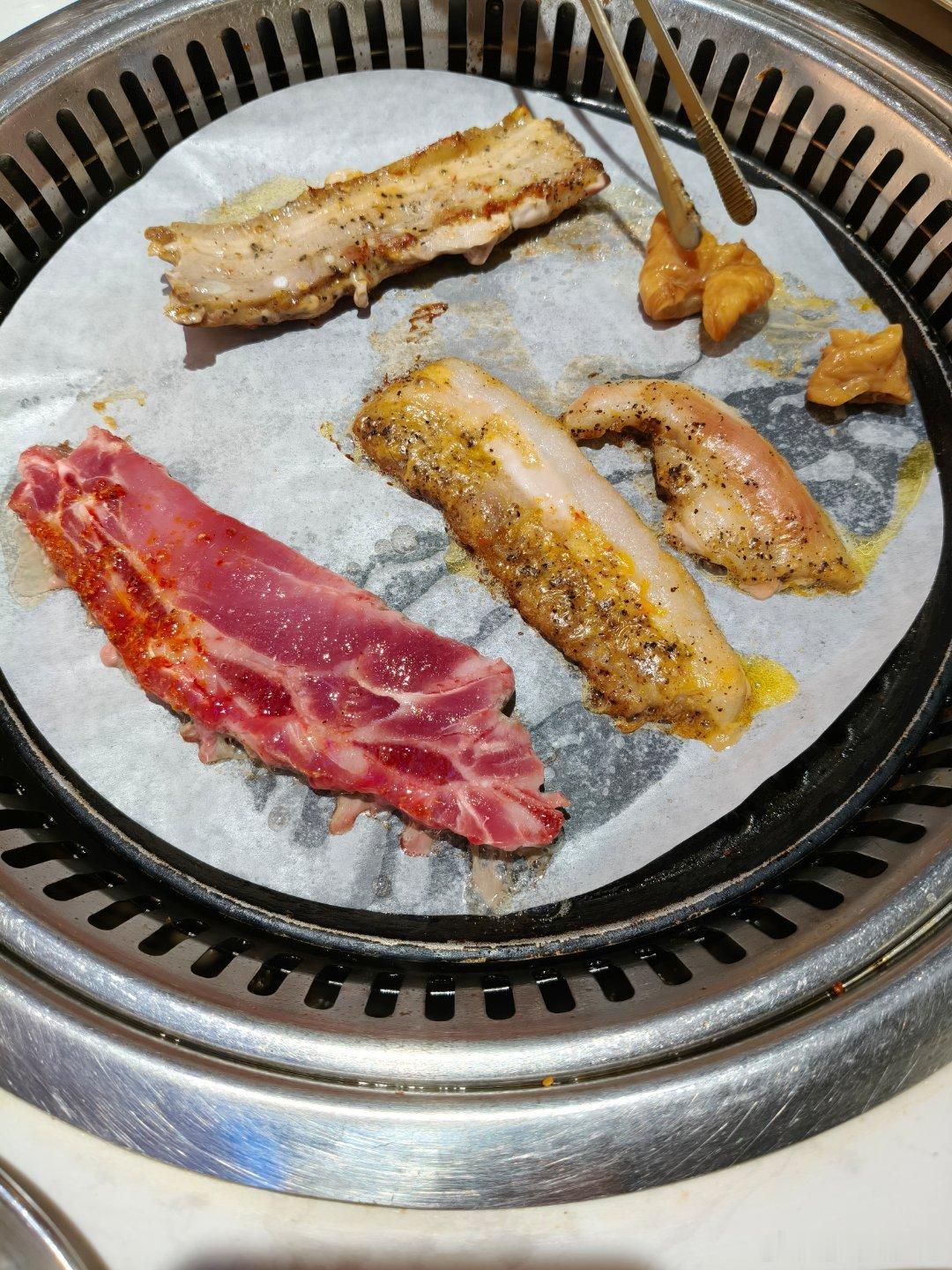 今天的第一顿，跟朋友出来吃烤肉 