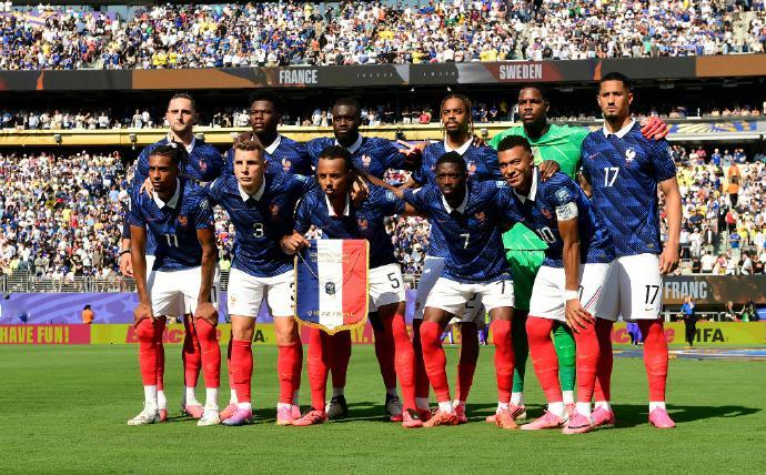 法国这进攻恐怖如斯世界杯 法国超豪华攻击群！世界杯1/16决赛，法国3-0瑞典，
