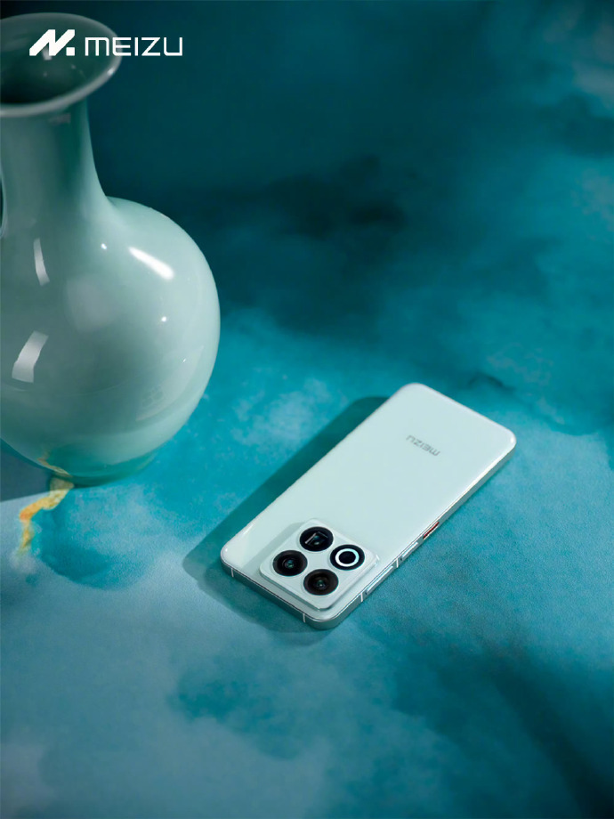 魅族 22 月白天青配色太 “毒” 了！ 复刻经典天青 陶瓷般温润的后盖质感 颜