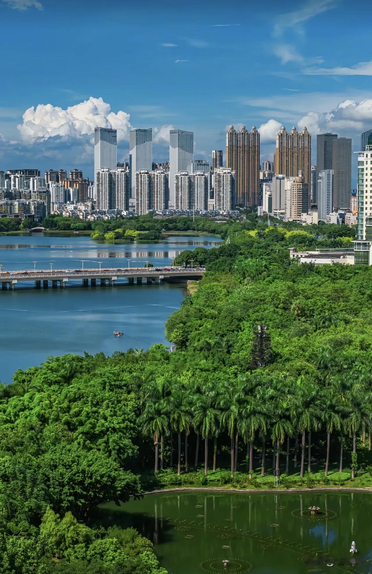 王阳明先生有一句话叫：“心外无物，心外无事”。
大家有没有发现一个现象，一个人虽