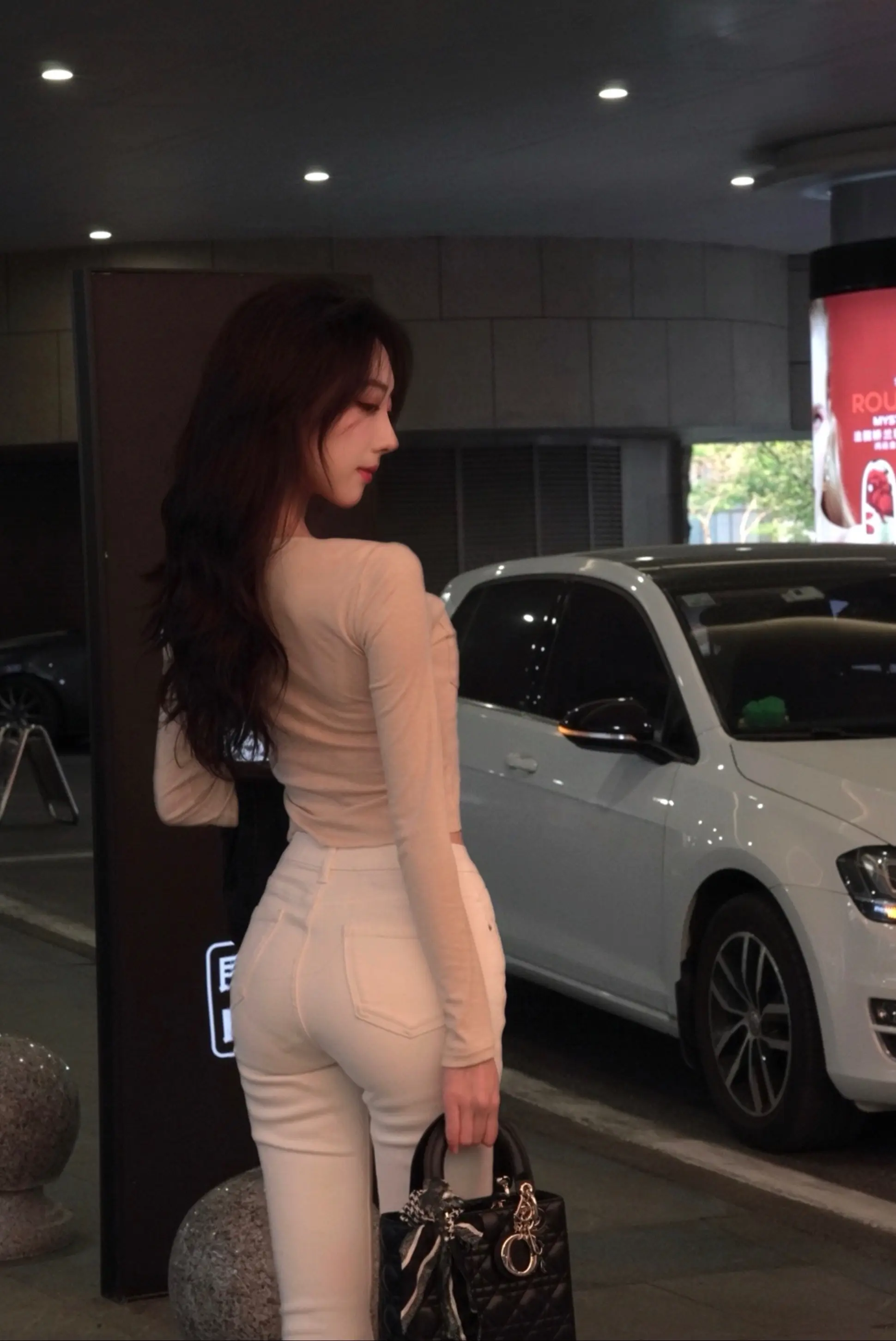 她不属于你的每一刻 都很迷人