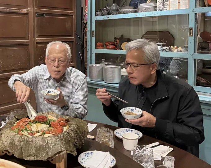不管你在外头多厉害、多能扛，不管你身家多少、管着多大的公司，只要坐在爸妈对面，你