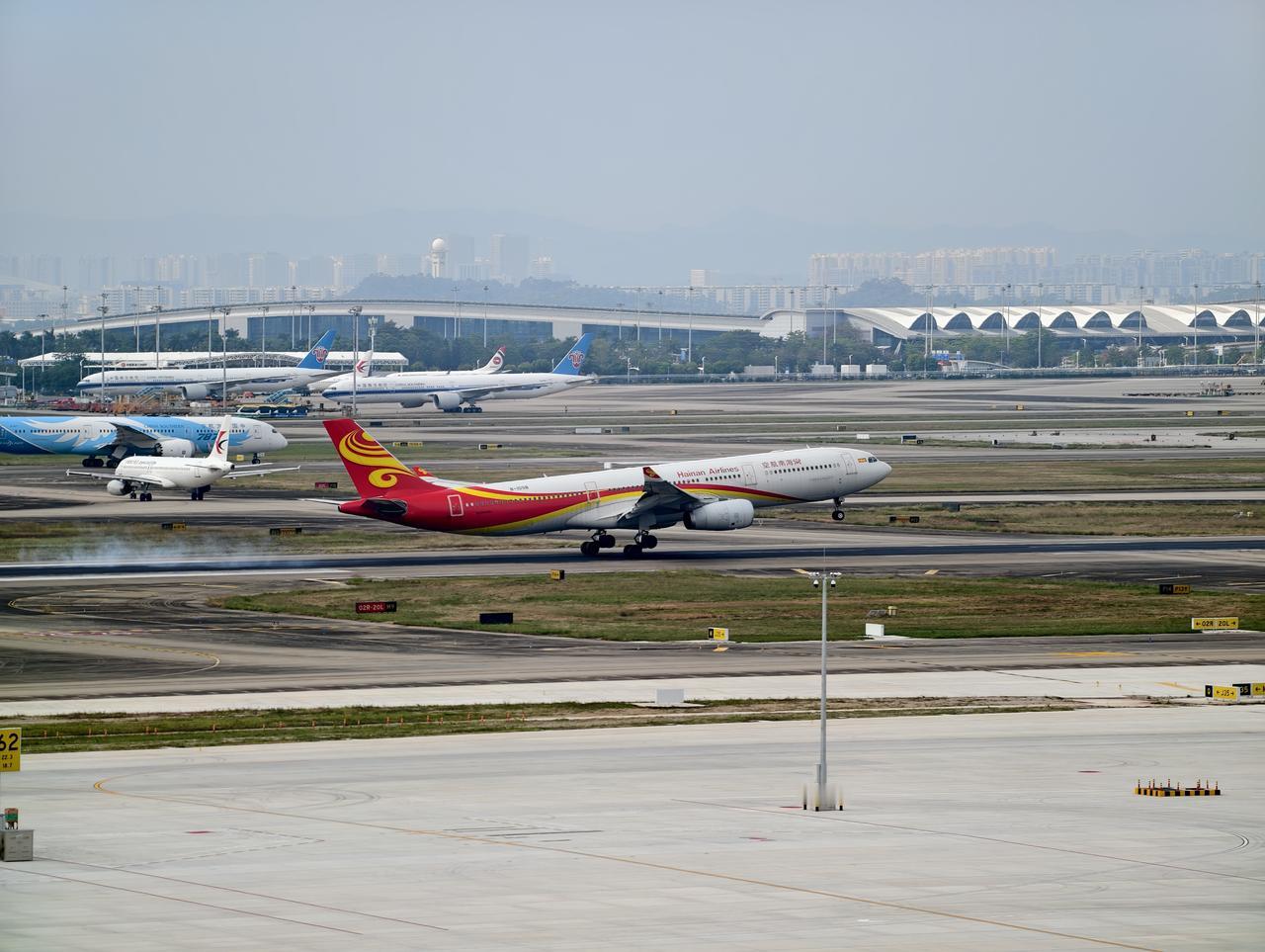 白云机场新开的T3，同事在观景台用vivoX200Ultra拍了组飞机照片，20