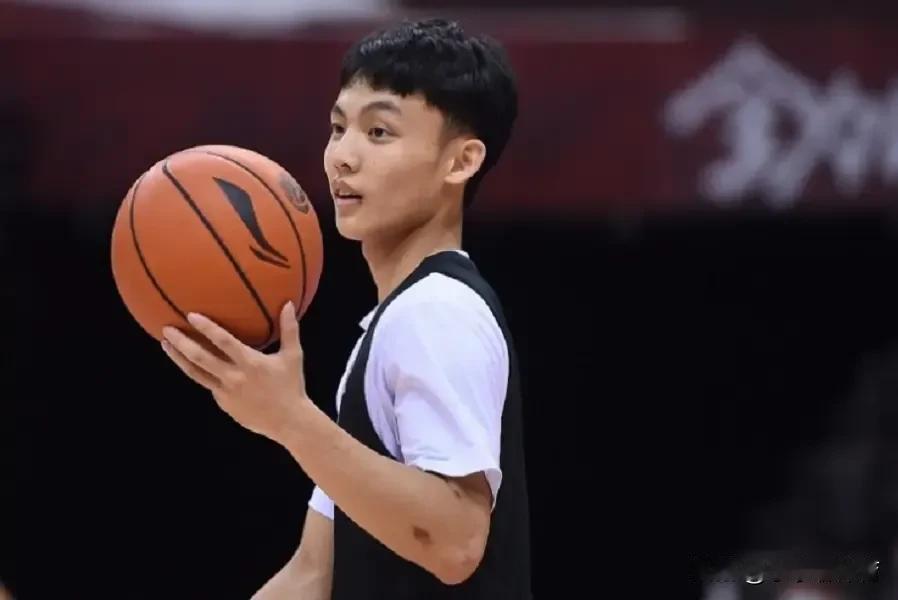 缺少胡明轩和徐杰的广东男篮也不过如此，一样不敌鱼腩江苏。

今日CBA首届俱乐部