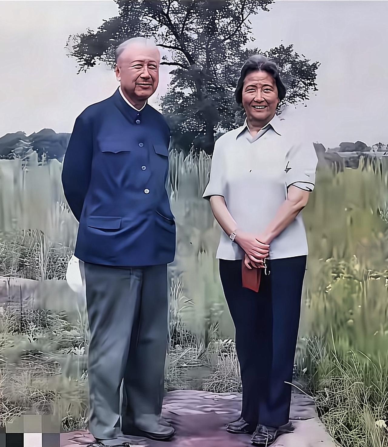 这张照片中，这对科学伉俪是谁？如果你不怕暴露年龄，敢不敢来说一下呢？