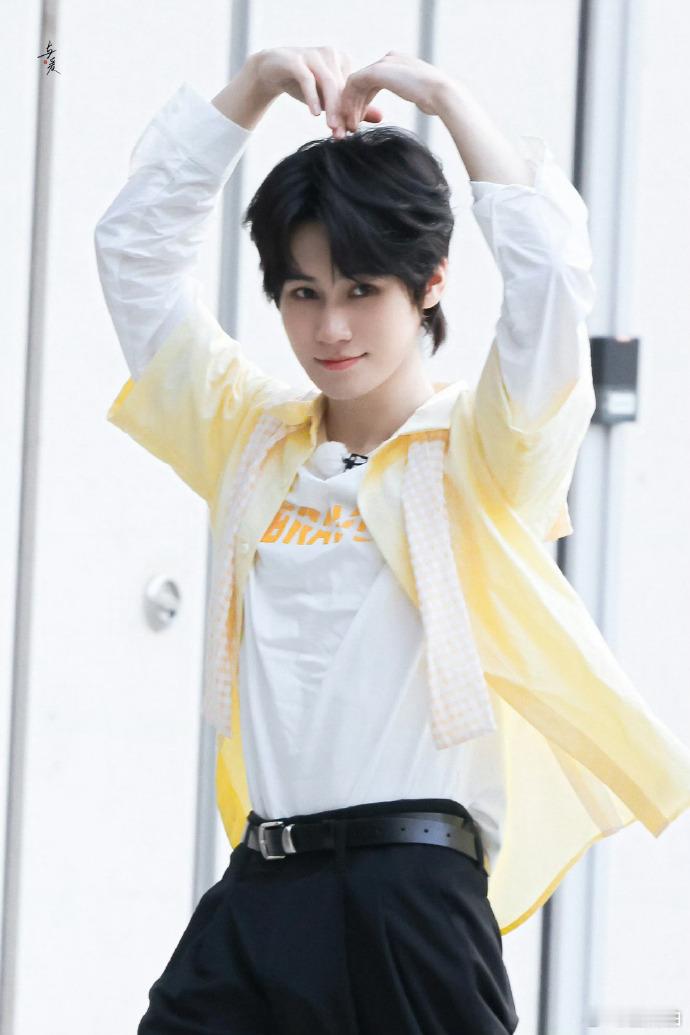 张真源这把左右为团双向偏爱到底有多好！张真源用真心对待每一段相遇，跑男团记挂他，