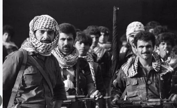 1967年，阿拉法特失去了埃及支持，走投无路的他带着4000多士兵和40万巴勒斯