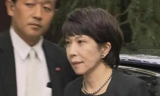 日本万万没想到，高市的愚蠢行为居然帮中国解决了两大问题。第一个，帮所有国人再次唤