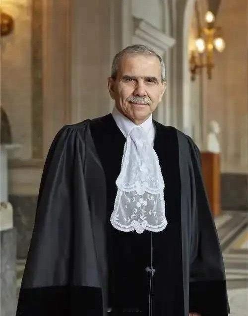 黎巴嫩传来的消息4月9日，黎巴嫩总理萨拉姆开完内阁会后放话了：军队和警察马上加强