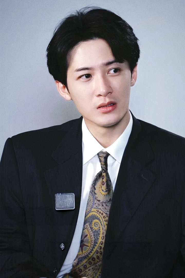 三岁开始学习舞蹈，从小打比赛出身的檀健次，身上积累了很多闪光点，他现在的成绩都是