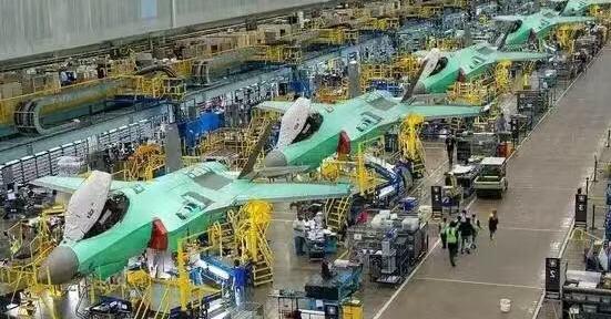 美国人现在终于知道害怕了，其空军参谋长四星级上将布郎说：中国的六代机虽然可怕，但