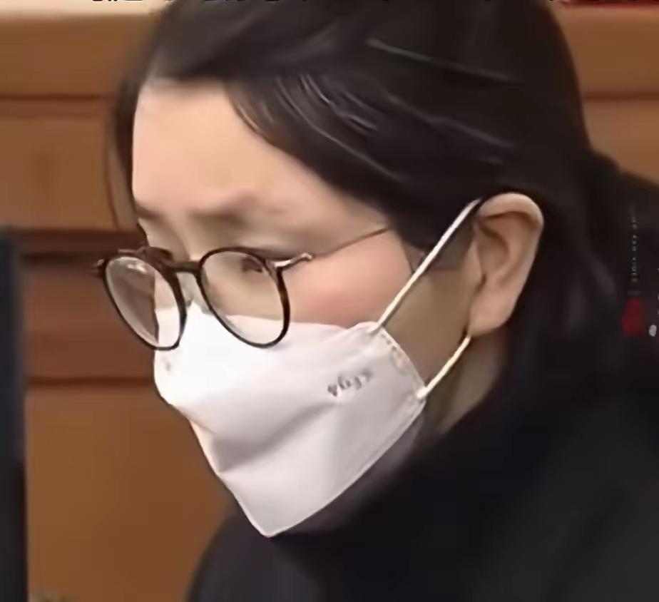 穷在闹市无人问，富在深山有远亲。
看看现在美貌如花的尹锡悦夫人金建希倒霉了，上法