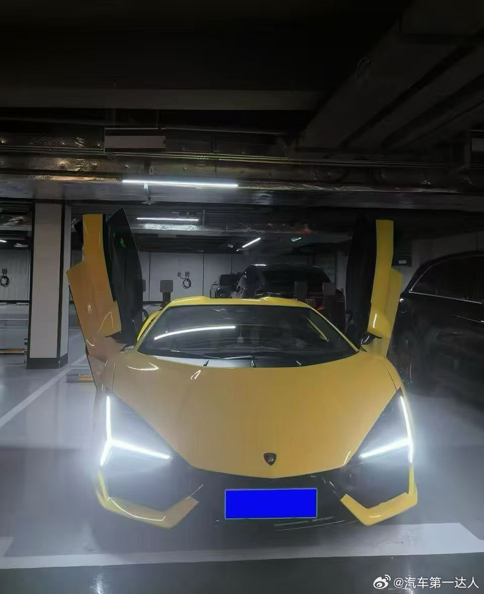 兰博基尼Revuelto、高定版配色与特殊配置 
