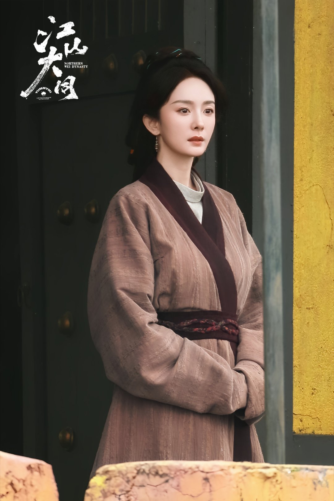 杨幂冯湮儿太后微服私访路透图大事很妙啊 