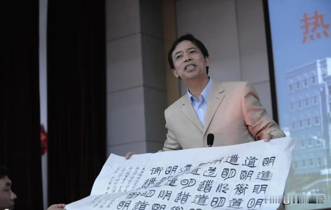 弱弱地问一句，你现在还练庞中华的书法吗？
现在国家又开始重视小学生的书法教育，很