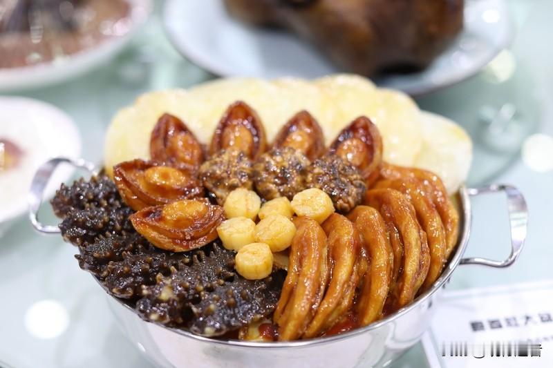 预制菜不应被简单贴上劣质标签。人民日报指出，通过完善标准、加强监管，预制菜完全可