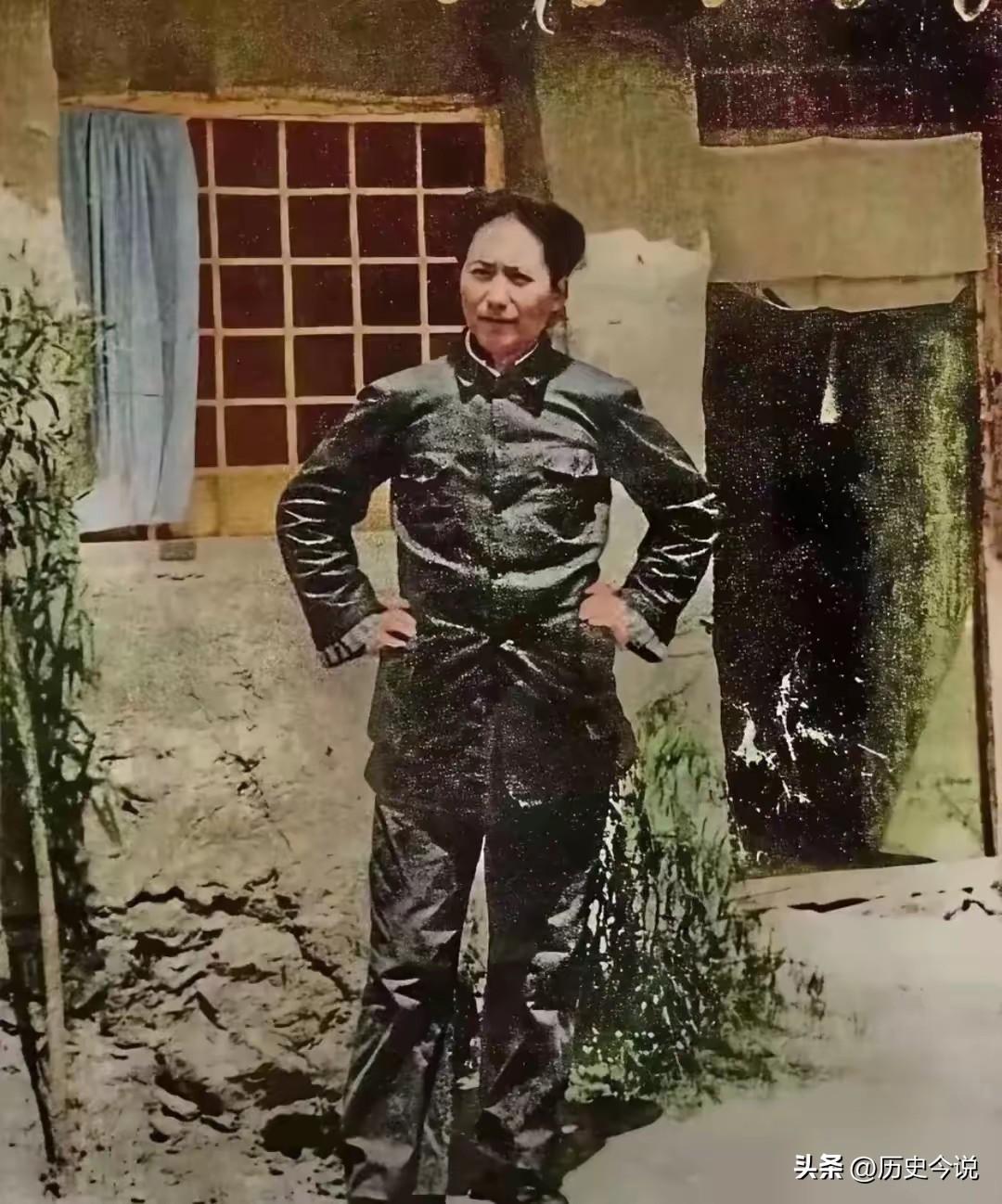 珍贵老照片！定格伟人延安著述的峥嵘风采
 
这张极具历史价值的影像，拍摄于193