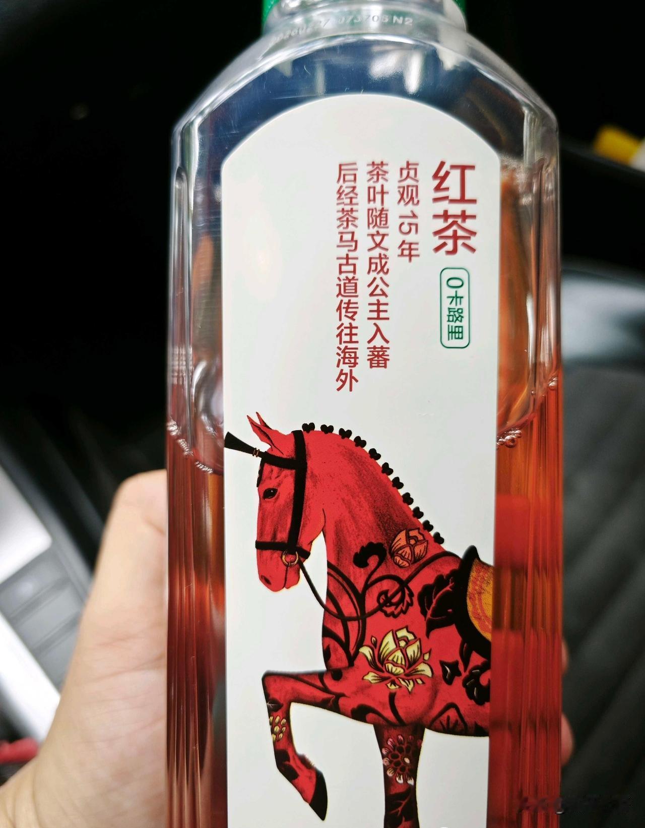 随着中报业绩落地，A股核心资产估值完成一轮消化，做多窗口逐步显现。
细分赛道里，