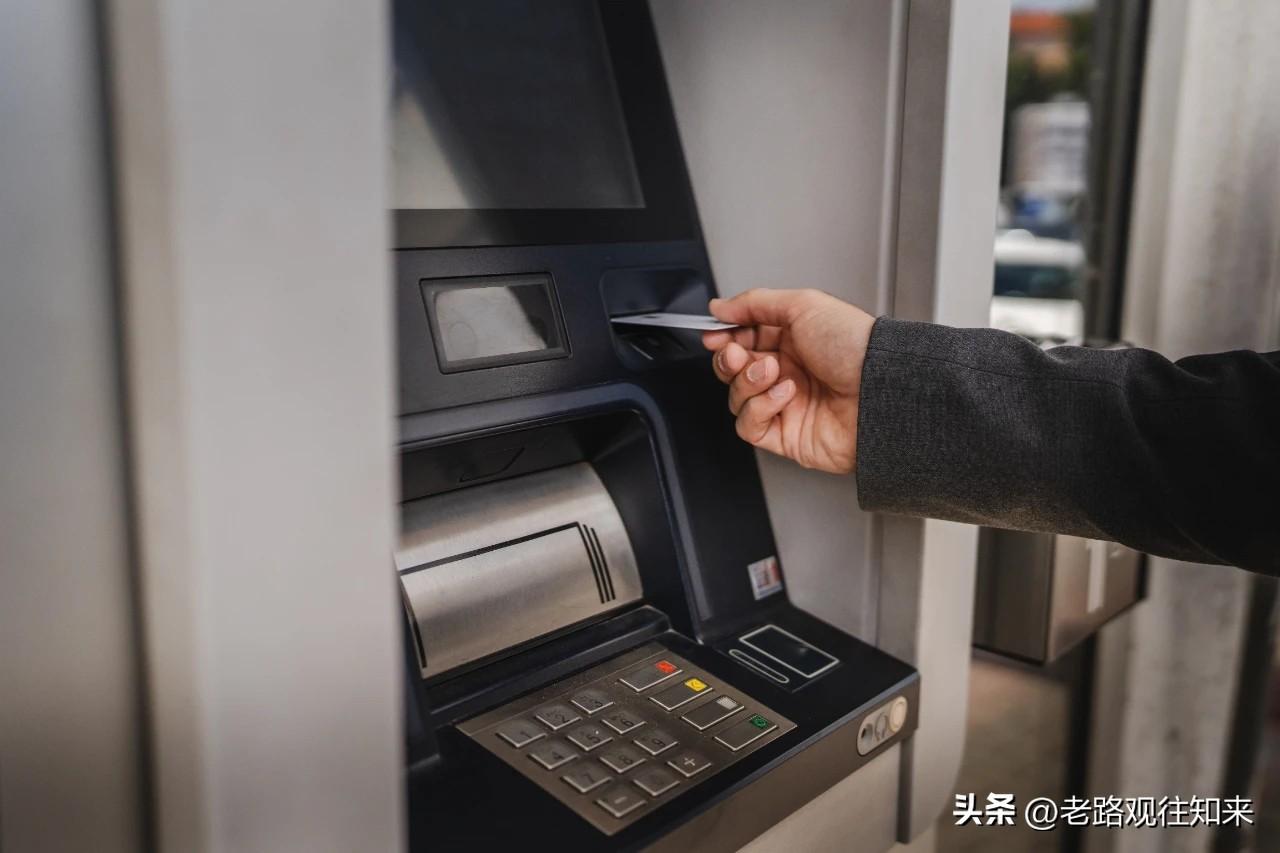 终于弄明白了，
为什么很多老板招财务，第一条要求是自己人。

不是任人唯亲，而是