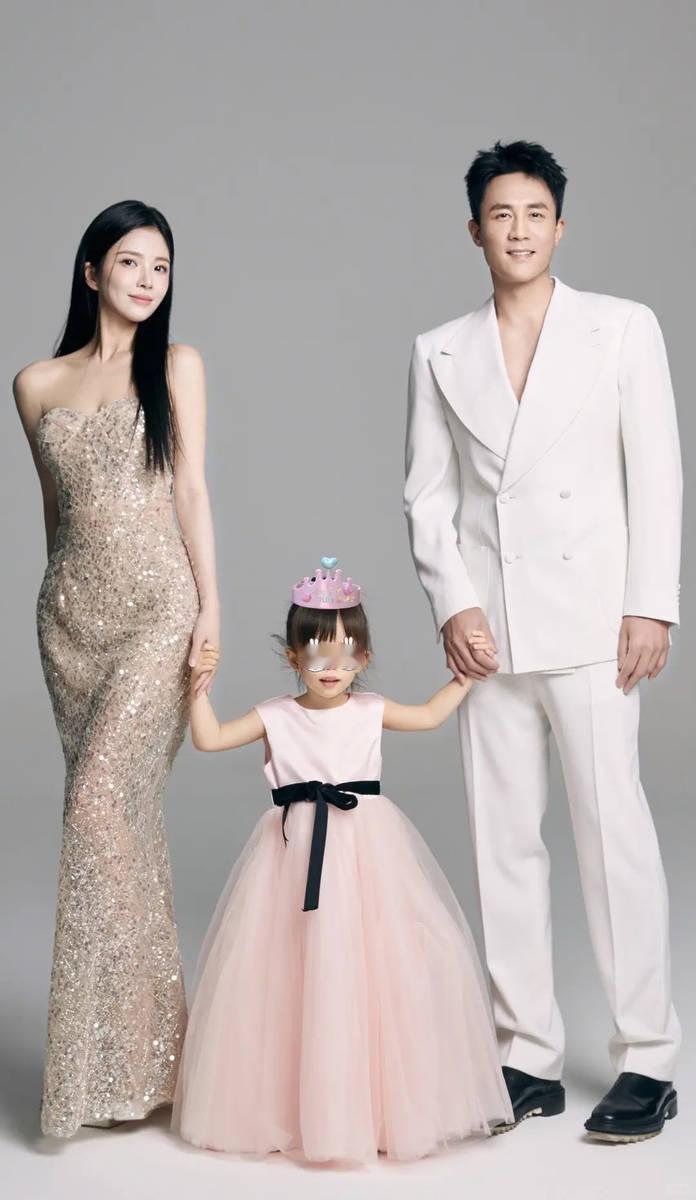 杜淳与女儿的暖心日常
 
荧幕上常演硬汉的杜淳，有了女儿小蛋饺之后，彻底化身温柔