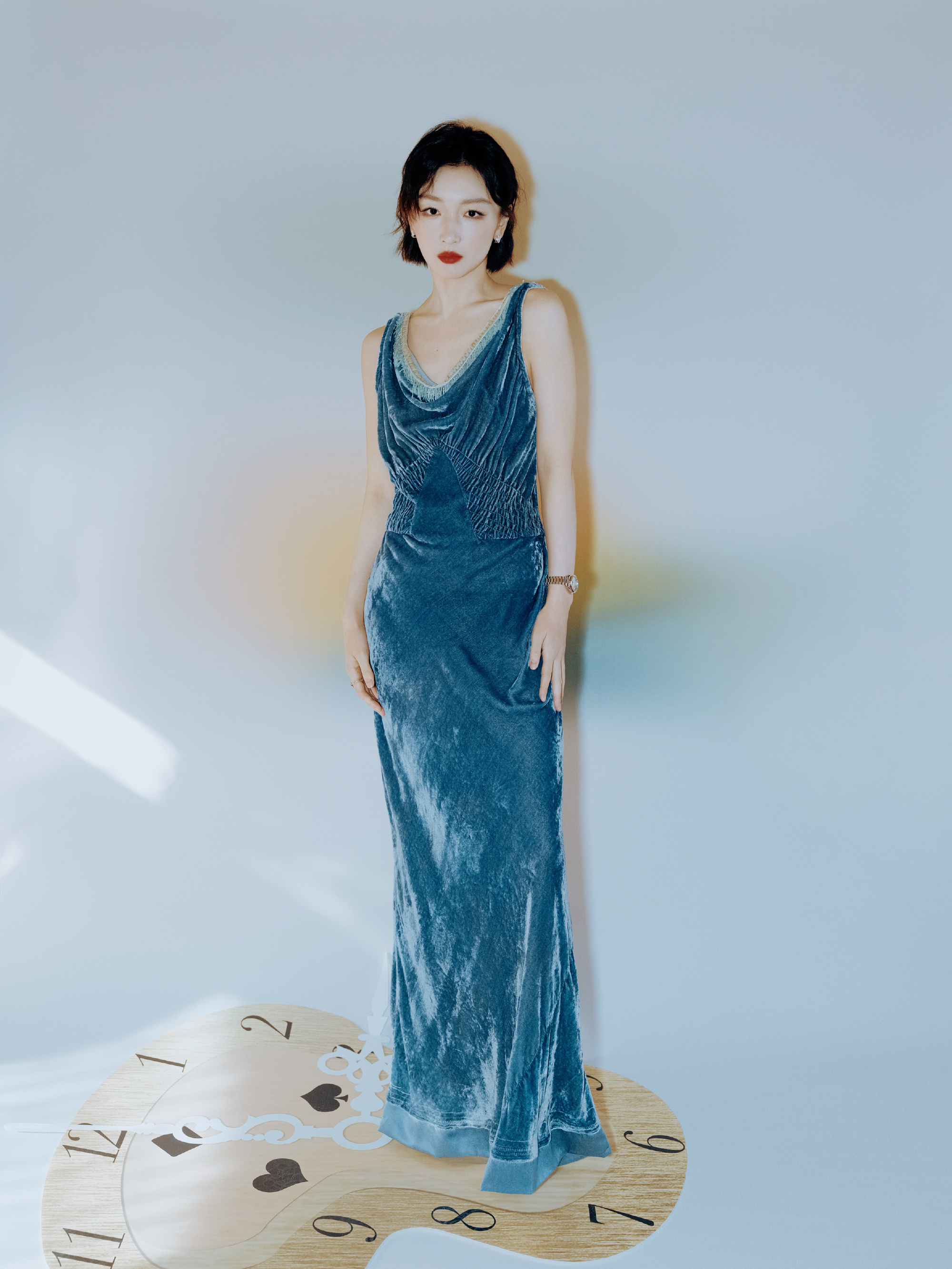 周冬雨穿自己淘的裙子走红毯CMG中国电影盛典造型 