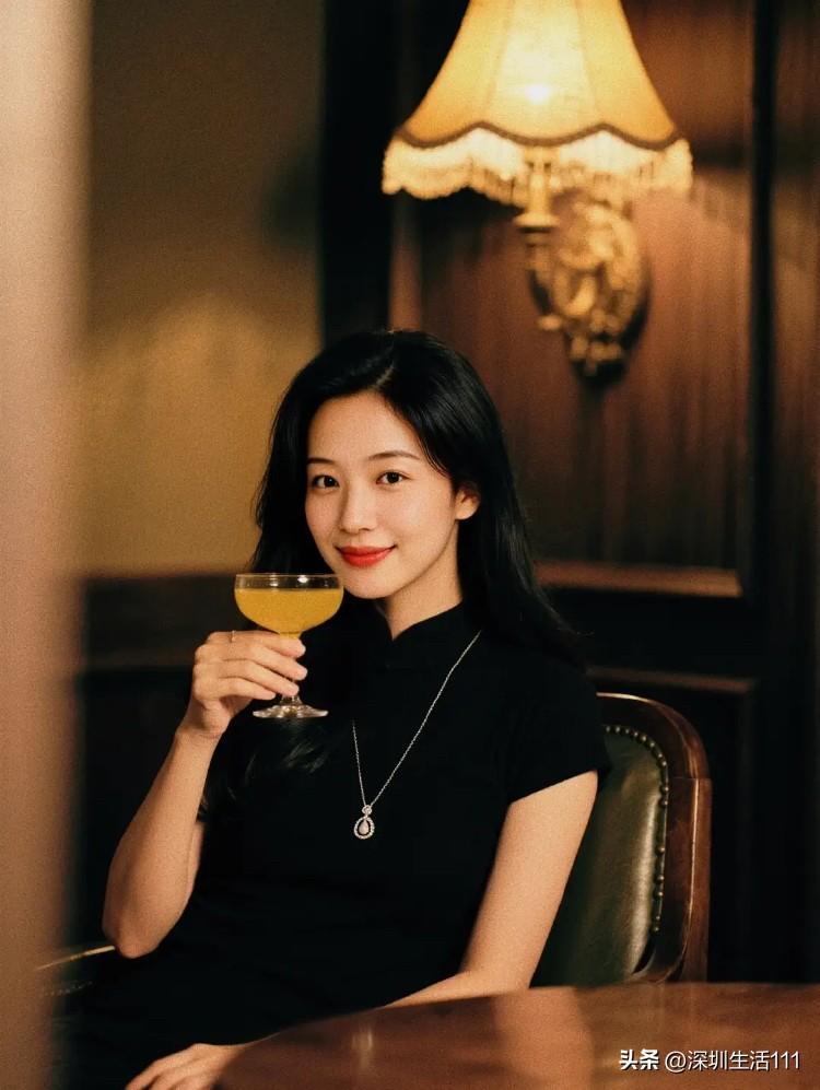 我90年，未婚单身，年收入20w左右，在深圳有房有车。最近在相亲网上认识了两个男