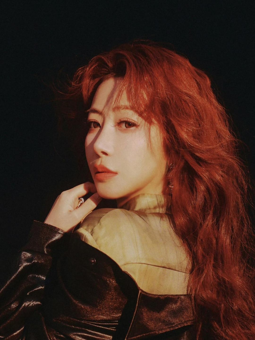 陈紫函这组时尚大片，把“冷艳破碎感”焊在了审美点上！

谁能扛住这红发造型啊——