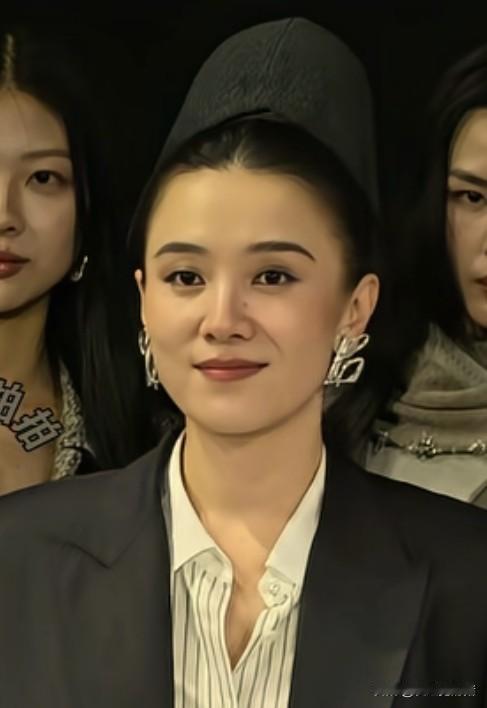 我能接受宋佳45岁了，
也能接受她不是白幼瘦，
但我实在招架不住她和张柏芝同框看