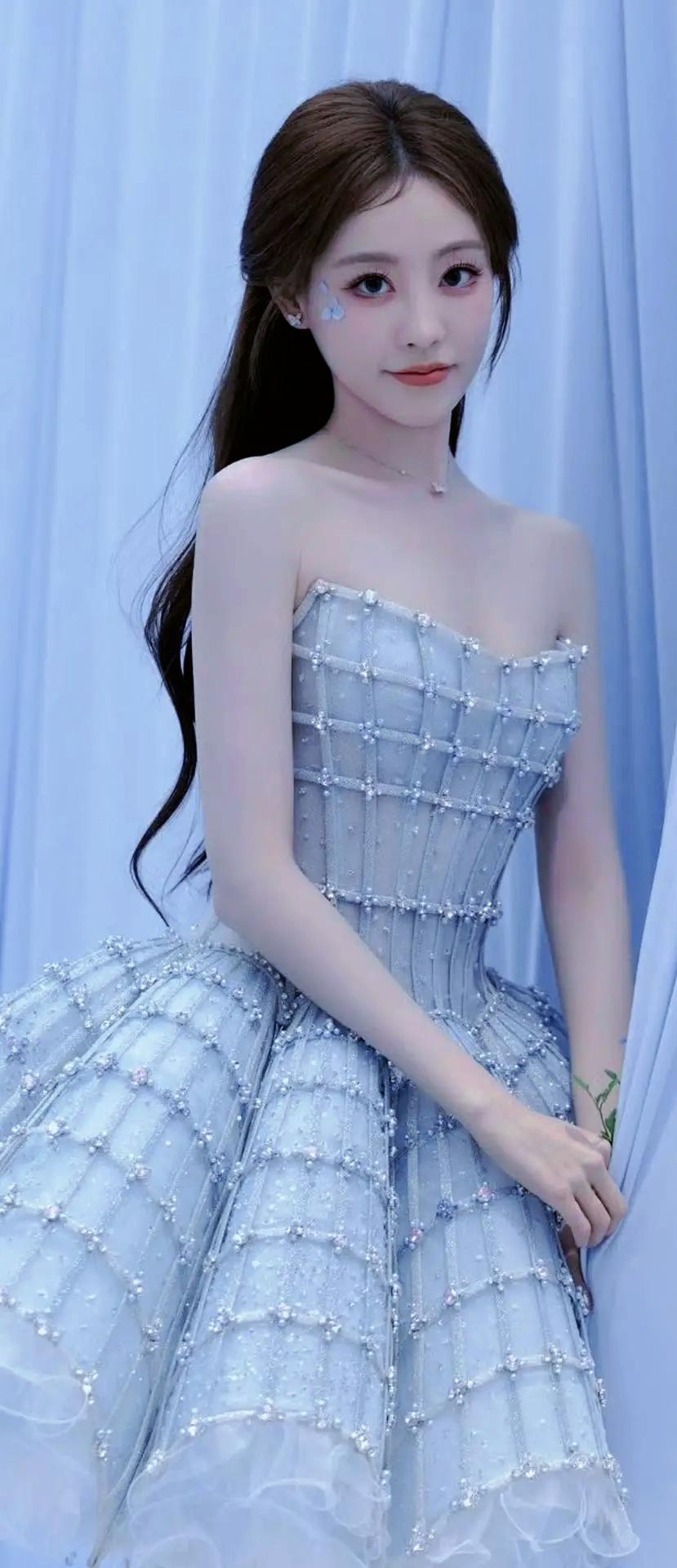 救命！祝绪丹的颜值是吃什么长大的？每次出场都像在拍大片！