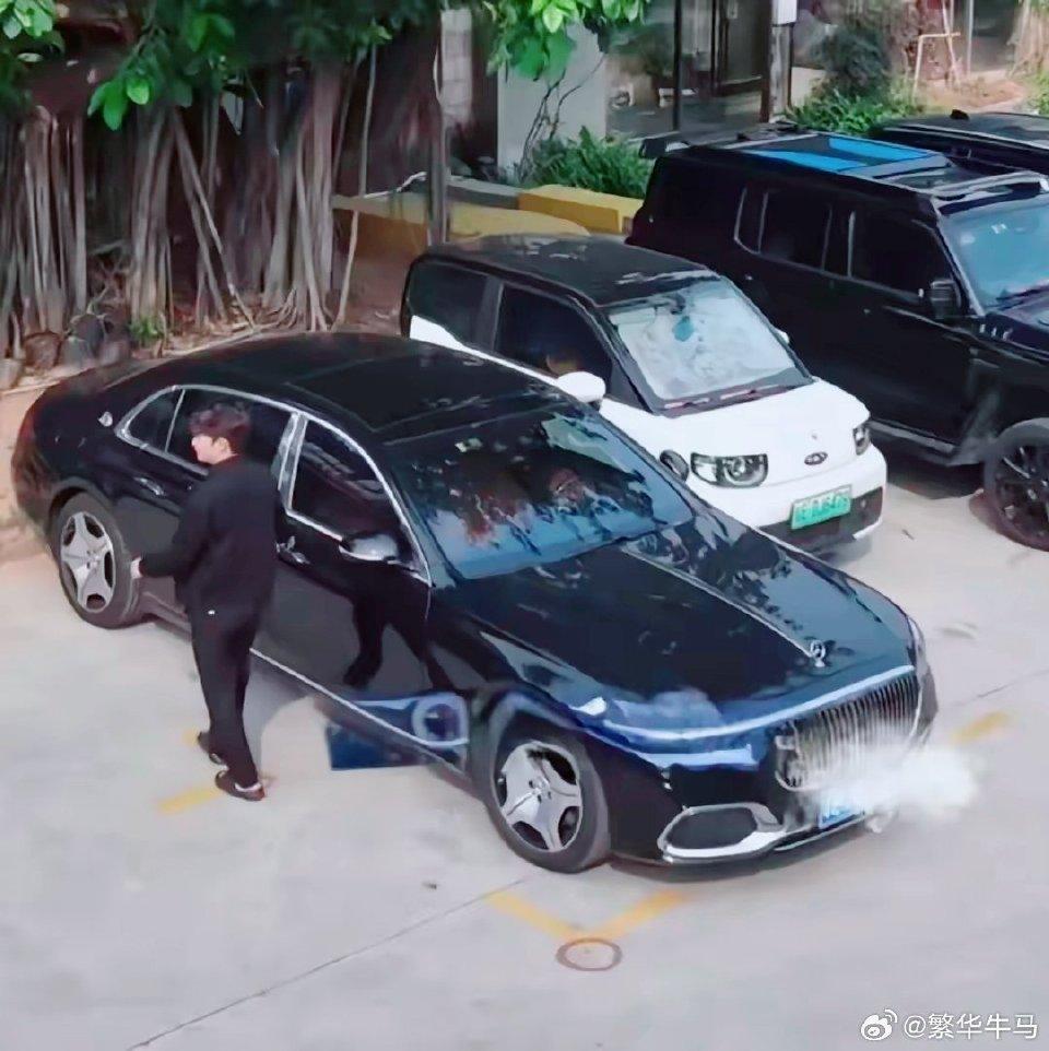 佛山电翰自曝收入，从工厂打工人到单场六位数，清醒又通透
 
凭借甩手拧螺丝爆火的