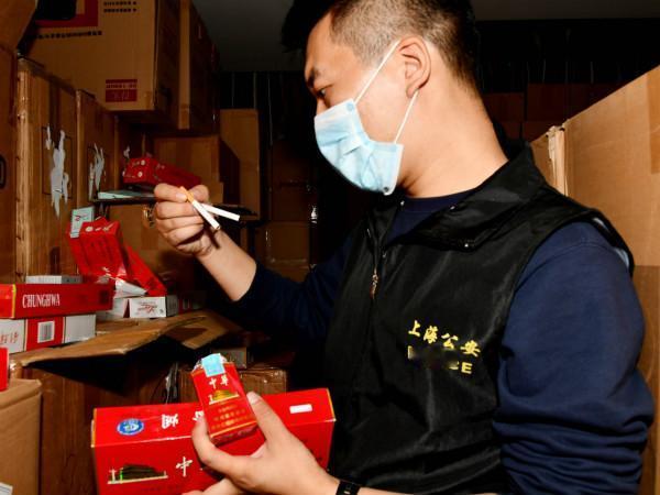你敢信吗？有人用实打实的真烟丝、真过滤嘴、真原材料，亲手加工生产香烟，全程没有半