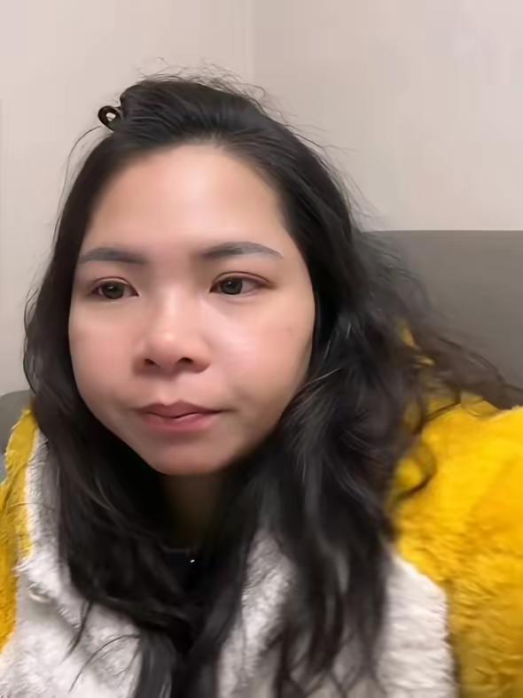 我好像越来越能理解英子为什么反复无常了。英子有钱就给广西的妈妈花，怕别人多嘴，但