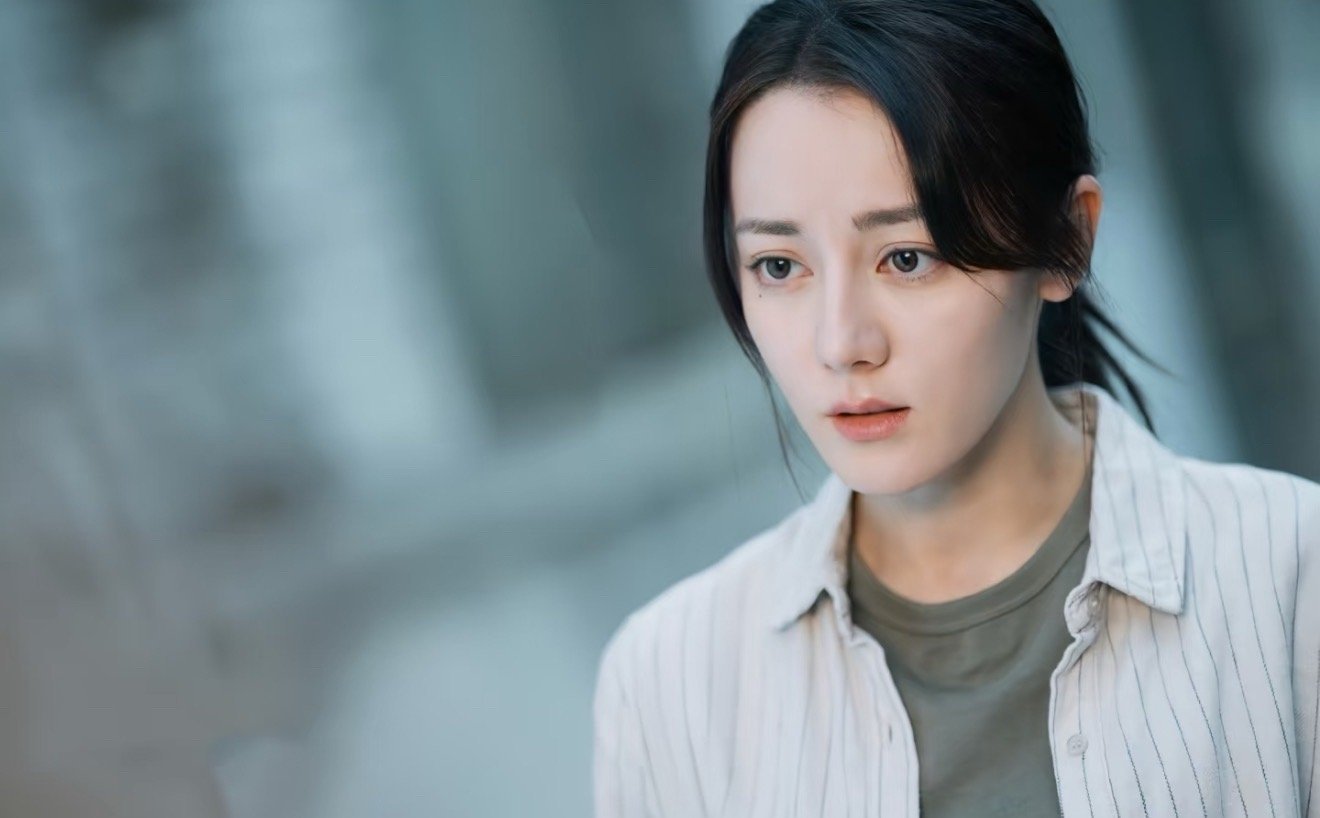 邓妍唯一高位女性角色热点现场迪丽热巴[超话] 迪丽热巴凭邓妍一角强势跻身微博视界