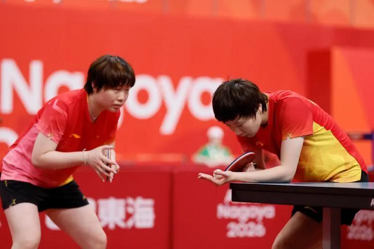 亚运会乒乓球国乒女双全面抗日，混双包揽冠亚军。
名古屋亚运会乒乓球赛场今日全线告