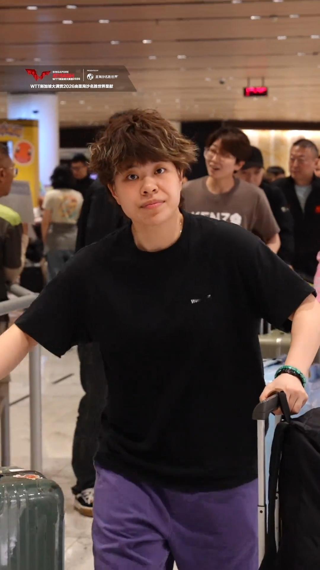 领了很多压岁钱的蒯曼和发了很多压岁钱的王艺迪 