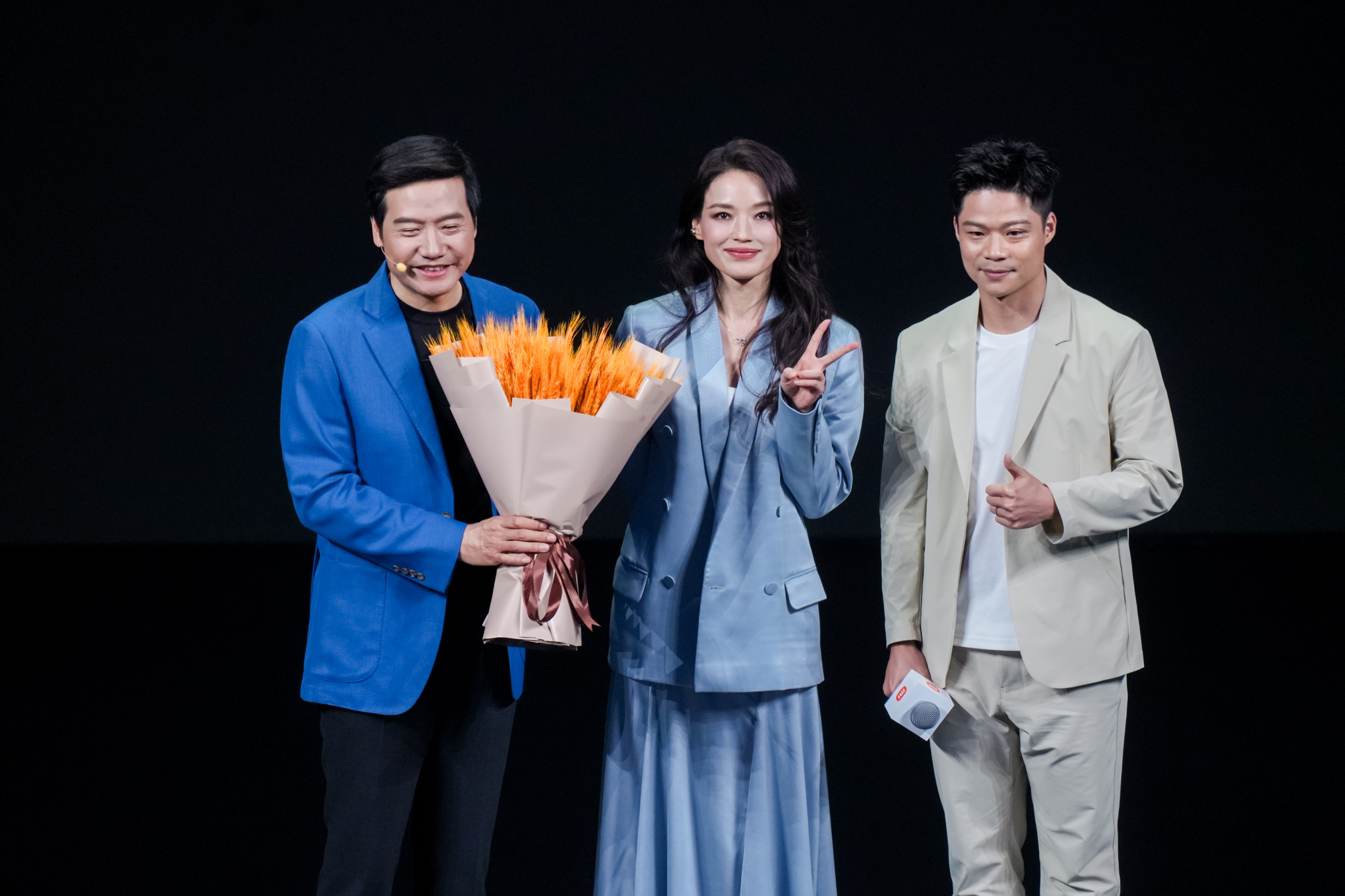 苏炳添赞新SU7为中国科技骄傲3月19日晚小米春季新品发布会上，苏炳添亮相并担任