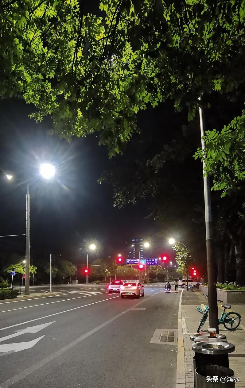 凌晨路过北京的朝阳路，还是很感慨的，因为，我以前公司在这里活跃了10多年，我对这